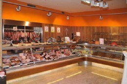 Fleischtheken in der Fleischerei in Korneuburg